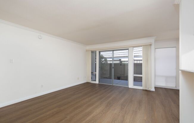 1 bedroom unity in luxury guard gated community near the Strip