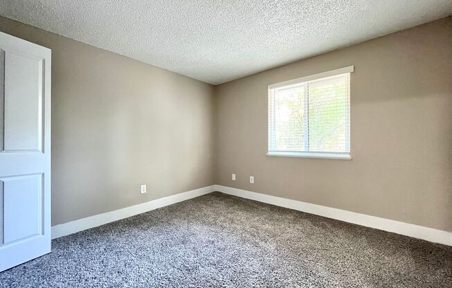 2 beds, 1 bath, 803 sqft, $1,455, Unit 94