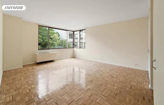 Studio, 1 bath, 422 sqft, $3,400, Unit 4X