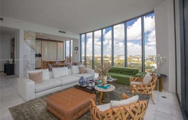 2821 S Bayshore Dr
