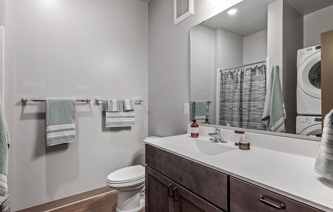 2 beds, 1 bath, 818 sqft, $2,300, Unit 212
