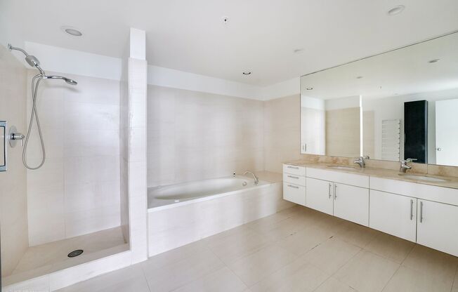 Spacious 3-Bedroom Bayfront Residence in North Bay Village