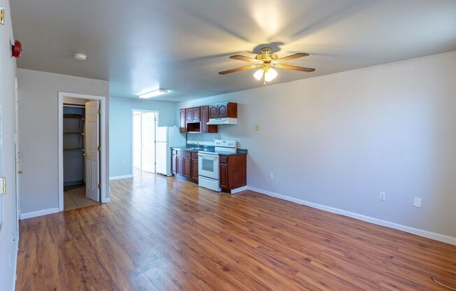 1 bed, 1 bath, 700 sqft, $1,200, Unit 2nd Fl