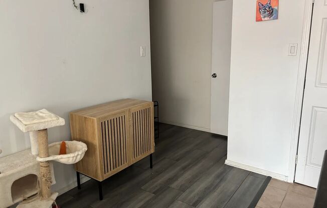 BRIGHT 1 BED 1 BATH in Rittenhouse ALL UTILITIES INCLUDED