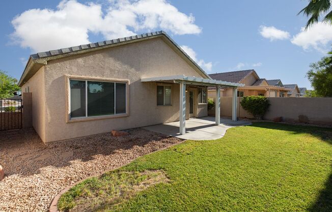 Wonderful Summerlin single story with grass backyard and island kitchen.