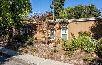 Charming 2-Bedroom Condo in Prime Walnut Creek Location – Ygnacio Gardens