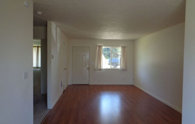 2 beds, 1 bath, 855 sqft, $1,395