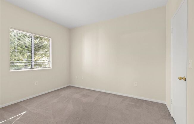 3 beds, 2 baths, $1,550, Unit # 2047