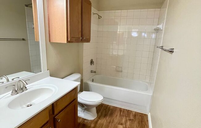 2 beds, 2 baths, 952 sqft, $1,959, Unit 02-112