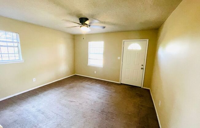 ** 3 Bed 1 Bath located in Chisholm ** Call to schedule a viewing 334-366-9198