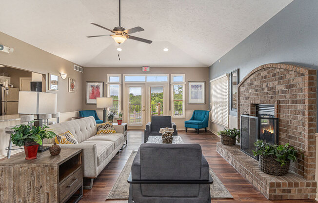 Relaxing Clubhouse With TV And Fireplace at Colonial Pointe at Fairview Apartments, Bellevue