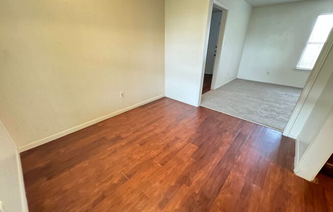 2 beds, 1 bath, 1,095 sqft, $925