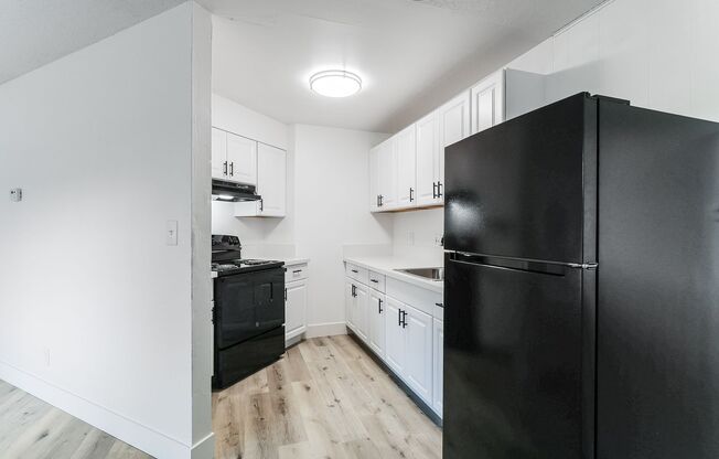 2 beds, 1 bath, 900 sqft, $1,600, Unit 44