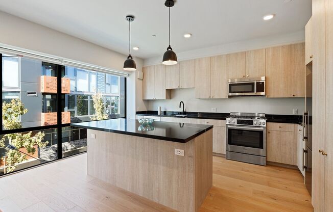 2 beds, 2 baths, $4,250, Unit # 5