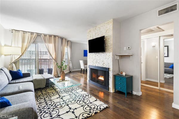 1 bed, 1 bath, 740 sqft, $3,000, Unit 326