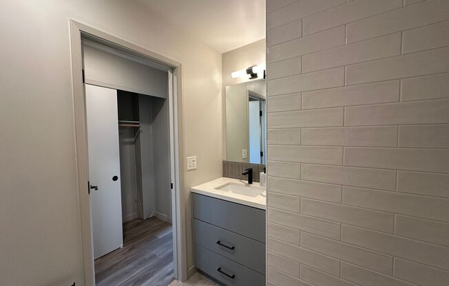 Studio, 1 bath, 425 sqft, $1,650, Unit 201