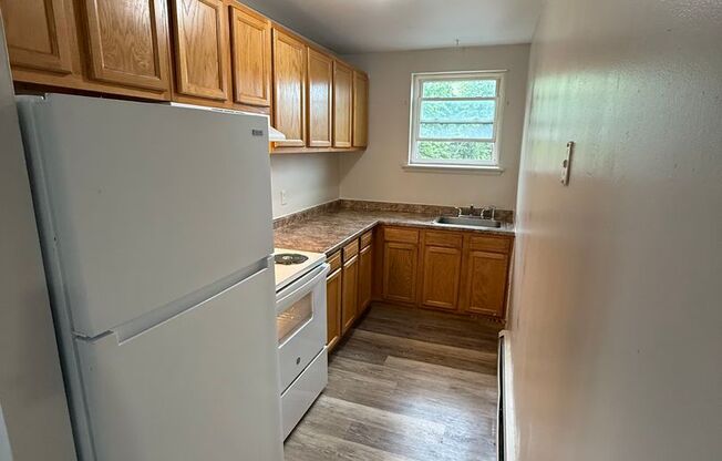 2 beds, 1 bath, 800 sqft, $1,300, Unit 423