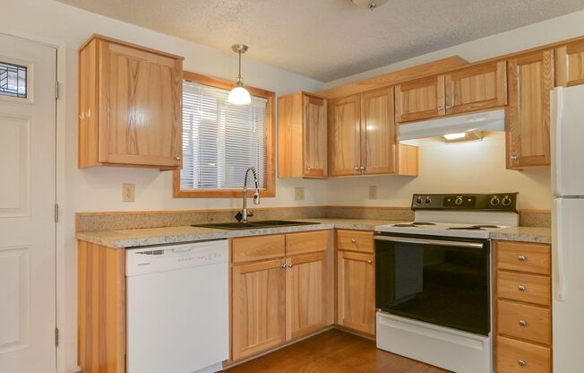 2 beds, 1 bath, $1,600, Unit 6