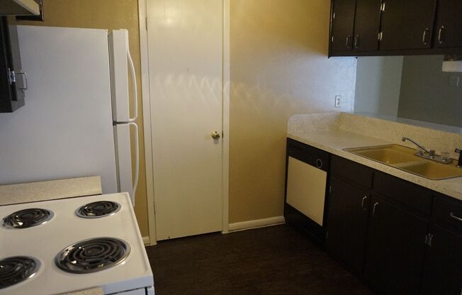 2 beds, 1 bath, 967 sqft, $825