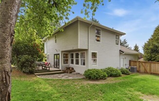 Light & Bright Steilacoom Gem
