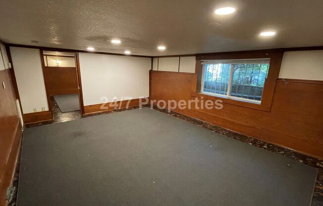 Spacious 1 BD | 1 BA on a Beautiful Property! - NE PDX