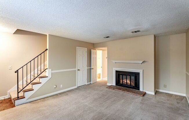 Smart 2 Bdrm / 1.5 Bath Brentwood Townhome Available Now!