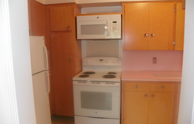 2 beds, 1.5 baths, $2,995