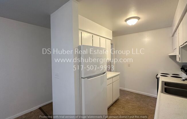 1016 E GREENLAWN