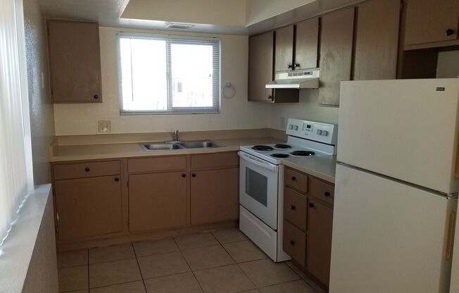 2 beds, 1 bath, $995, Unit 330-1101