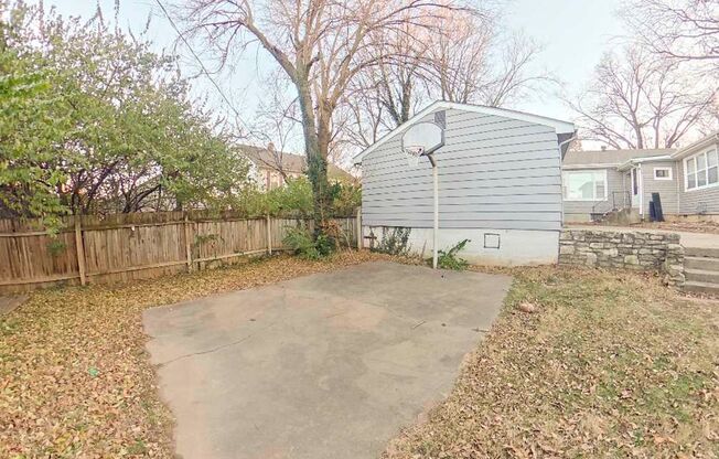 5 beds, 3 baths, $2,295