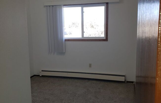 2 beds, 1 bath, $800, Unit 22