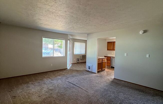 2 beds, 1 bath, $1,100, Unit #2