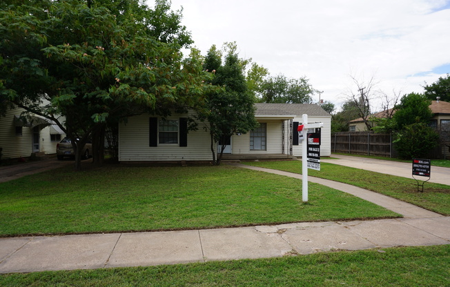 3 beds, 2 baths, $1,295