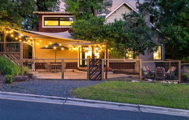 4 beds, 3 baths, 2,500 sqft, $10,500