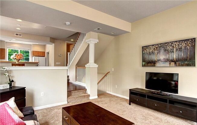 Bellevue Townhouse!!!