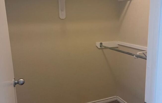 1 bed, 1 bath, 649 sqft, $799