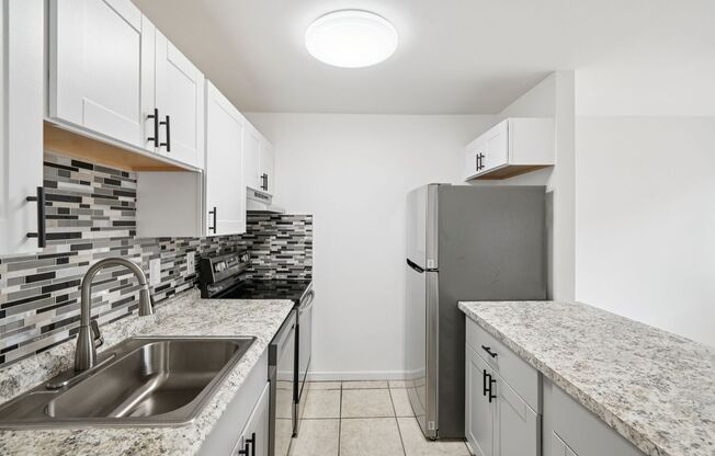 2 beds, 1 bath, 930 sqft, $1,695, Unit O7