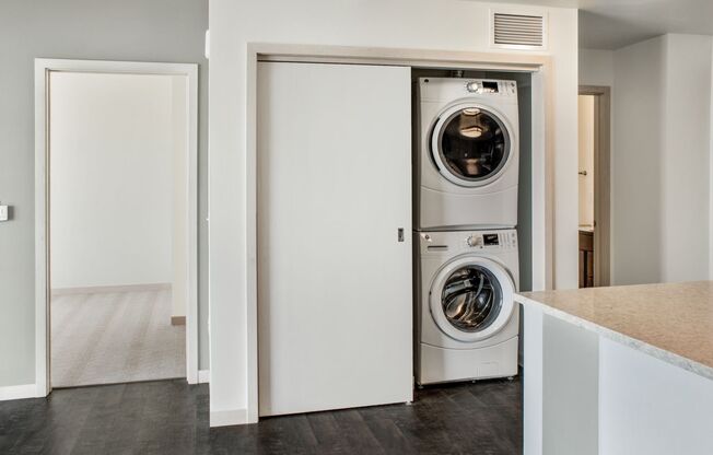 1 bed, 1 bath, 713 sqft, $1,985, Unit 1013