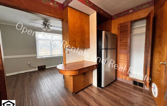 3 beds, 1.5 baths, 1,000 sqft, $1,095, Unit Apt A