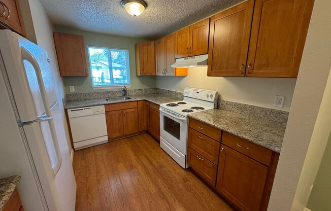 2 beds, 1 bath, 850 sqft, $1,600, Unit 44