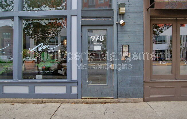 978 N HIGH ST