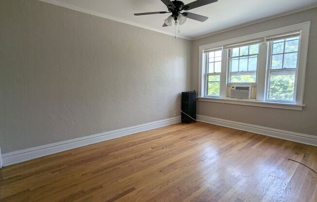 Move-In Special! Freshly Updated Southampton 1 Bedroom