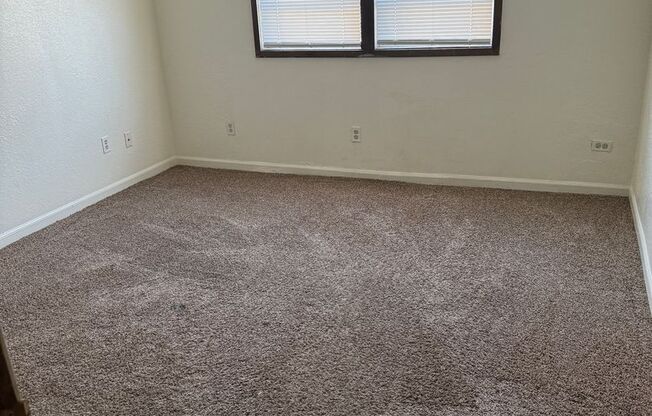 2 beds, 1 bath, $895