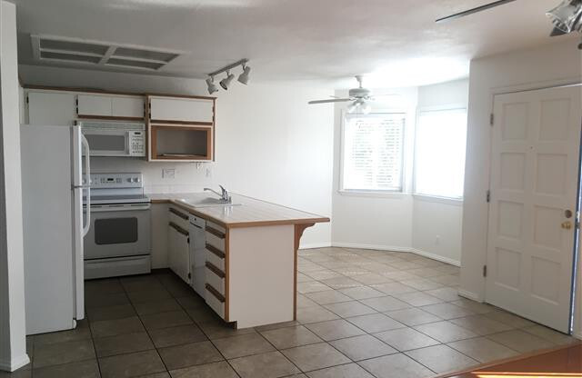 Gated Upstairs 2BD/2BA Condo, 2 Gated Reserved Parking Spaces, Community Pool & Jacuzzi, Available Now!