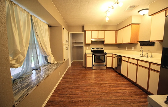 3 BD 2 BA AVAILABLE JUNE!! NEAR LOOKOUT RD
