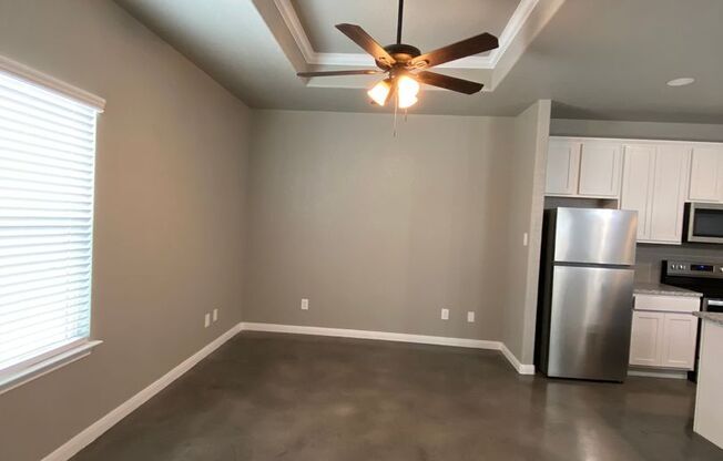 3 beds, 2 baths, 1,255 sqft, $1,350