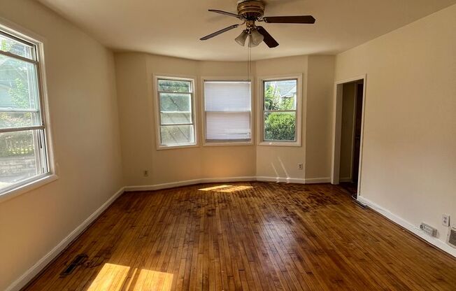 2 bed 1 bath located right off Brady St