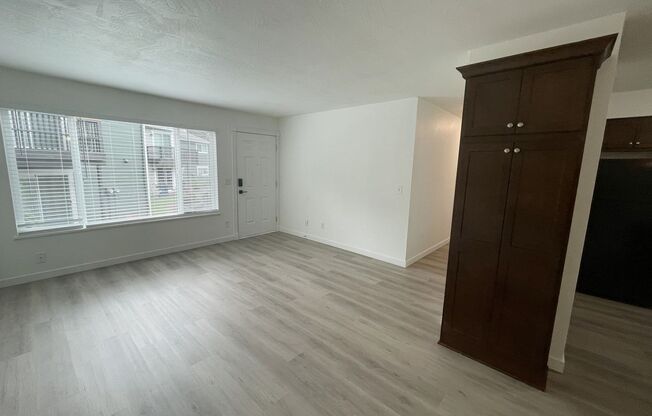 3 beds, 1 bath, 990 sqft, $1,755, Unit 60
