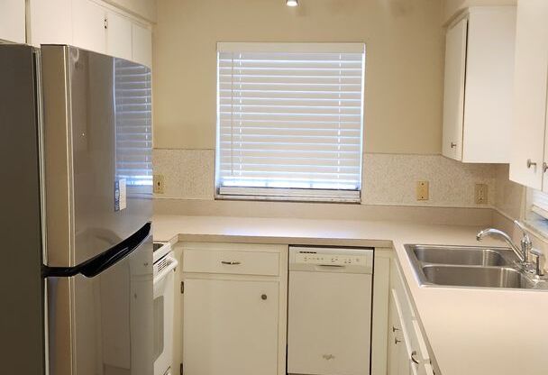 Cozy 3 bedroom/2 bath home - NO HOA