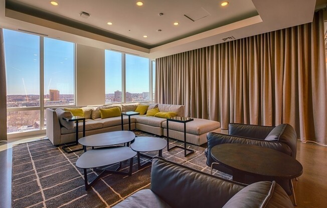 1 bed, 1 bath, 612 sqft, $4,300, Unit 21G